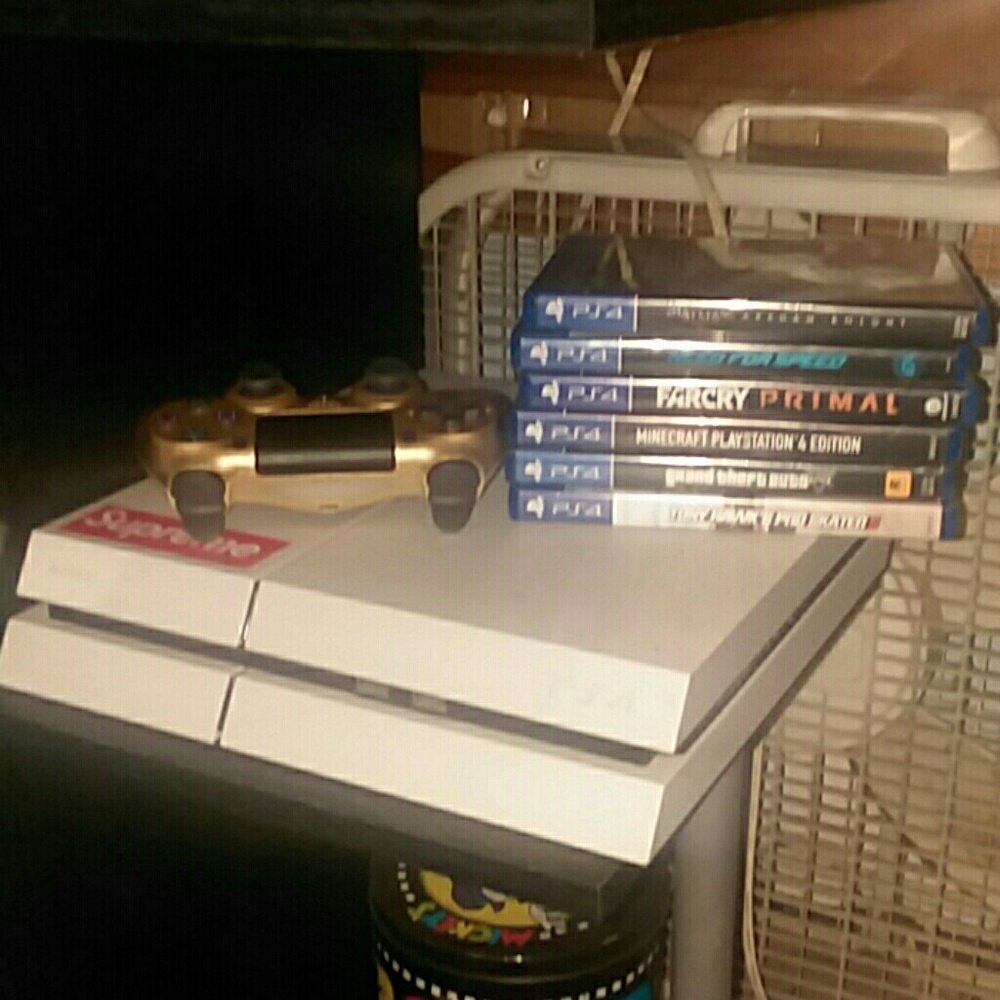 Ps4 6 games 1 gold controller